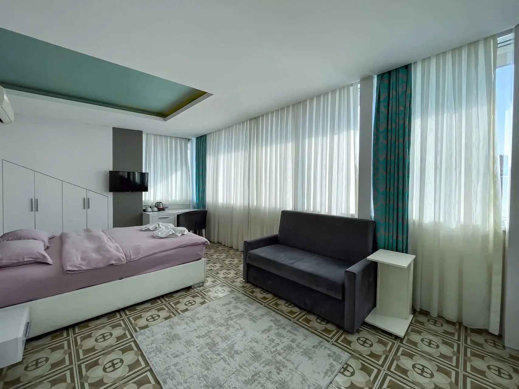 Suite 3